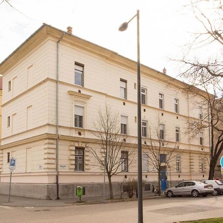 Center Apartman Szeged Ngoại thất bức ảnh