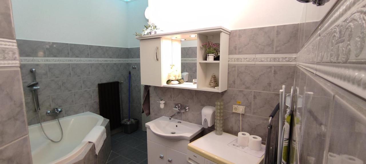 Center Apartman Szeged Ngoại thất bức ảnh
