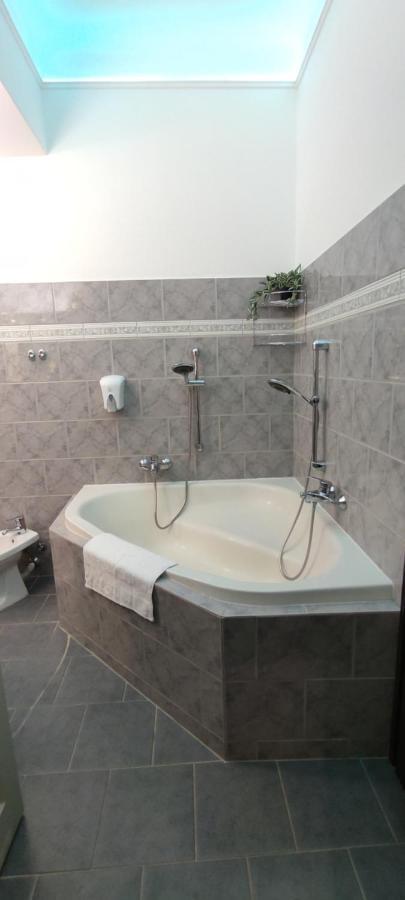 Center Apartman Szeged Ngoại thất bức ảnh