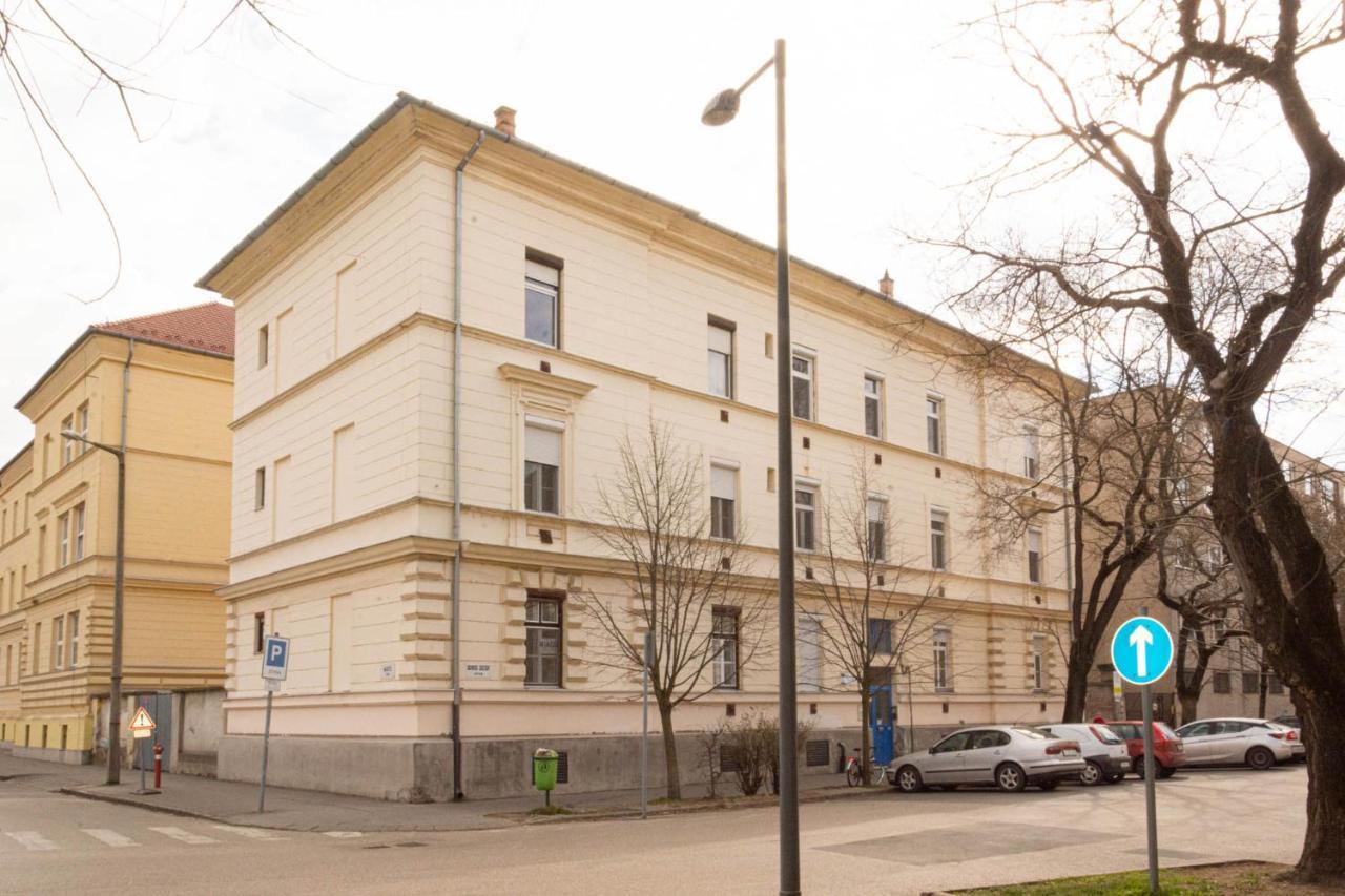 Center Apartman Szeged Ngoại thất bức ảnh